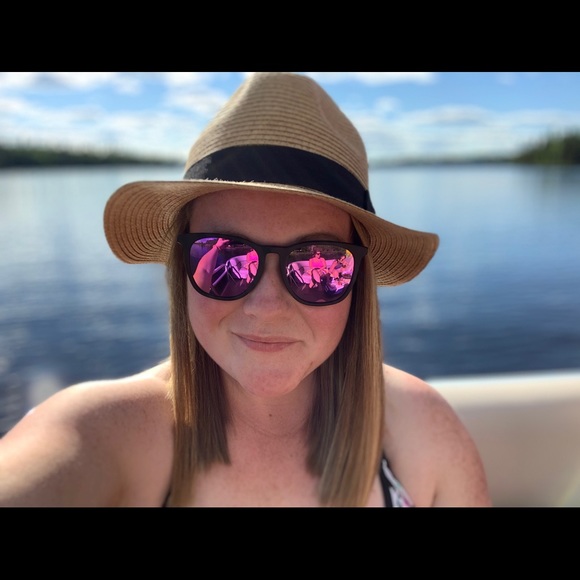 Meet your Posher, Alexandra - Picture 1 of 1